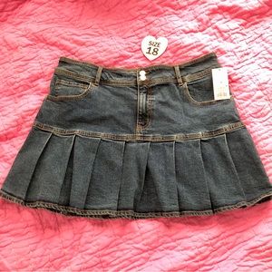 BWT Wild Fable pleated denim skirt